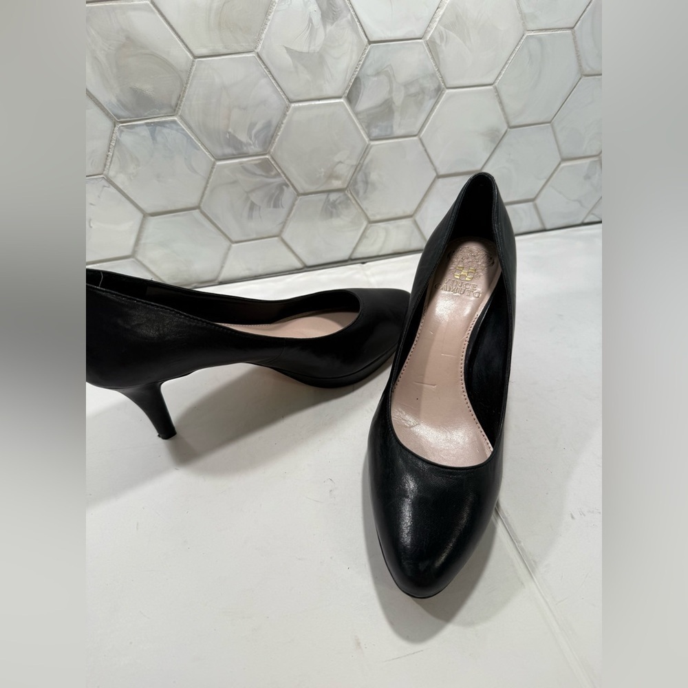 Vince Camuto Black Leather Heels Platform Pumps Size 9 Classic Workwear Designer